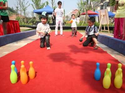 幼儿园体育游戏的玩法 趣味保龄球幼儿体育游戏课