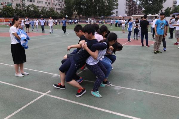 团队建设游戏坐地起身比赛规则