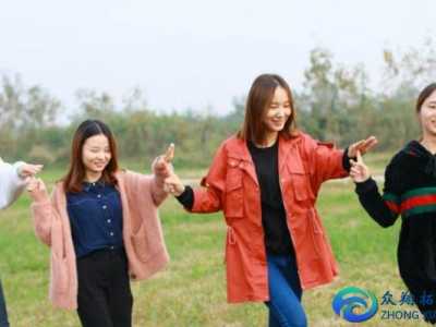 逢3抓手指游戏规则及简短故事 抓手热身小游戏