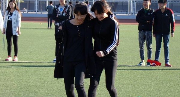 拓展游戏「两人三足」