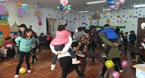晚会互动游戏《踩气球》